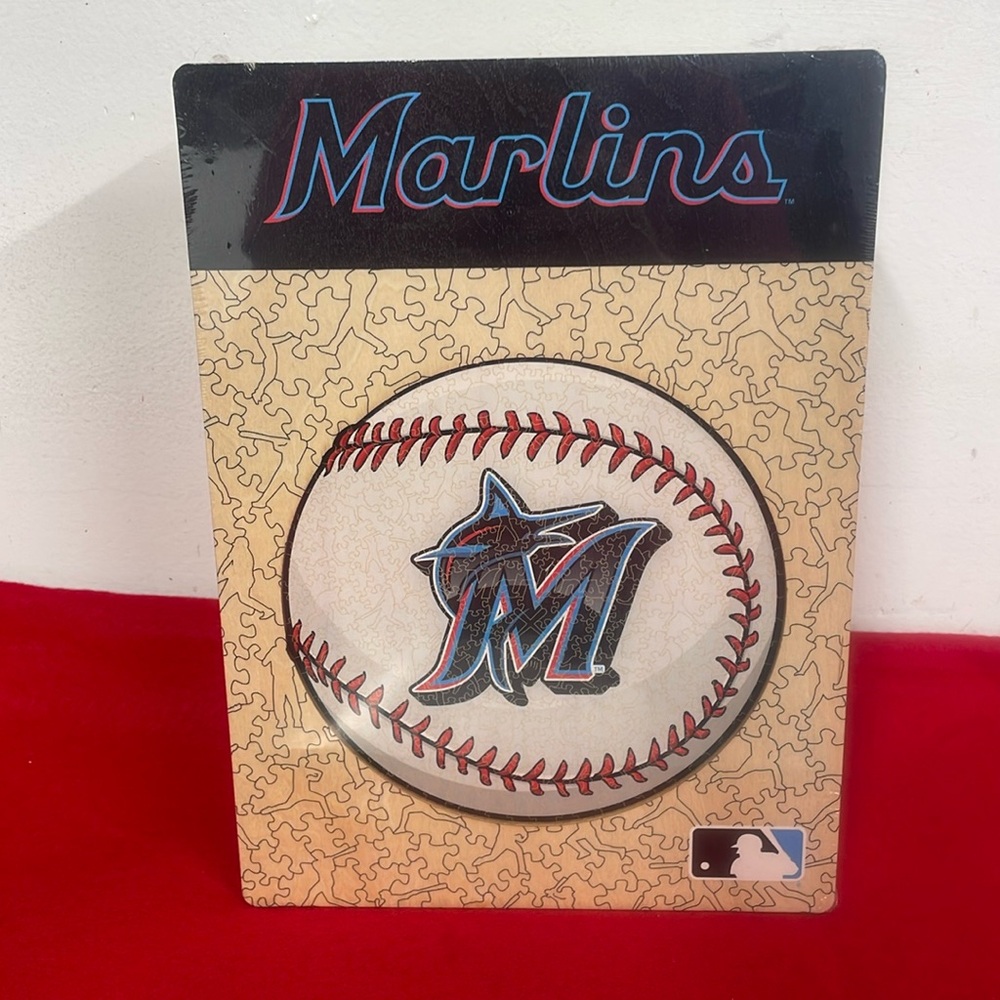 Iconic Miami Marlins Wooden Puzzle 500 pcs New in Box